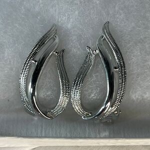 Vintage Sarah Coventry climber style open cut earrings.